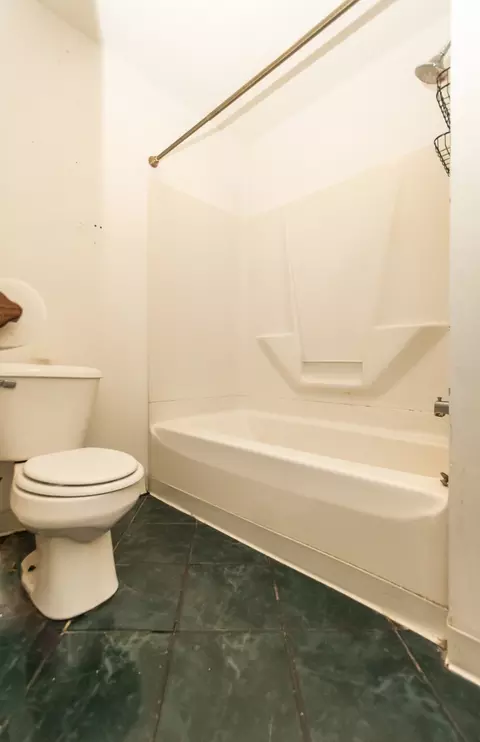 Bath - 514 E Chamberlin St, Dixon, IL 61021 photo 1 of 1