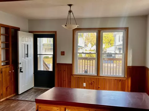 Entry Way - 514 E Chamberlin St, Dixon, IL 61021 photo 1 of 2