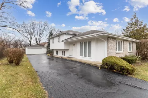 16 W312 93rd Pl, Burr Ridge, IL 60527