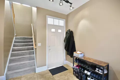 2964 Falling Waters Ln, Lindenhurst, IL 60046 photo 2