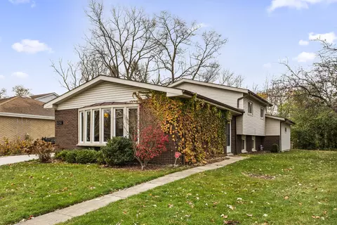 1050 Devonshire Ct, Highland Park, IL 60035
