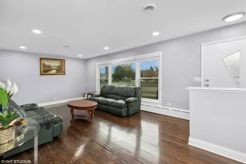 2170 Douglas Ave, Des Plaines, IL 60018 photo 4