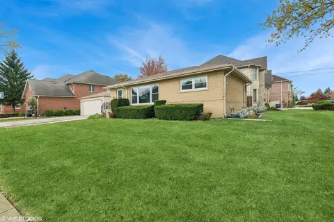 2170 Douglas Ave, Des Plaines, IL 60018 photo 2