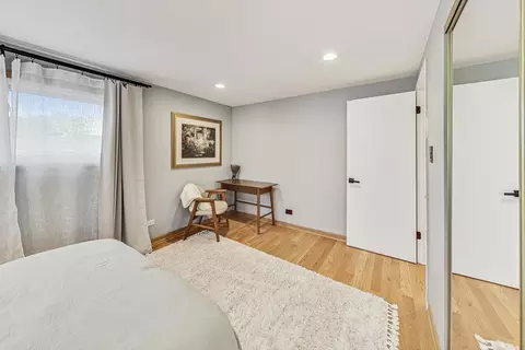 Bedroom - 389 Dulles Rd, Des Plaines, IL 60016 photo 3 of 4