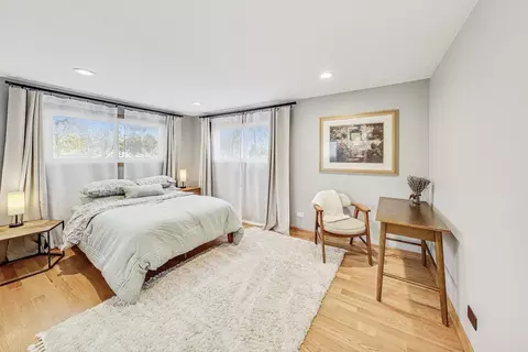 Bedroom - 389 Dulles Rd, Des Plaines, IL 60016 photo 2 of 4