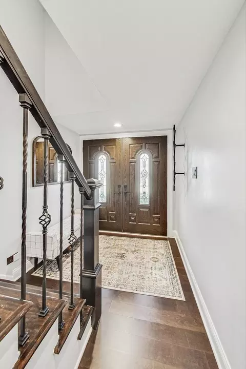 Entry Way - 389 Dulles Rd, Des Plaines, IL 60016 photo 1 of 3