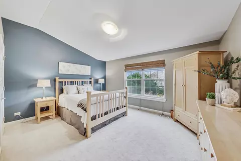 Bedroom - 1639 Annapolis Dr, Glenview, IL 60026 photo 3 of 4