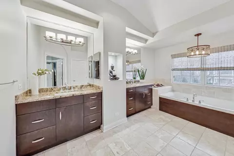 Bath - 1639 Annapolis Dr, Glenview, IL 60026 photo 1 of 2