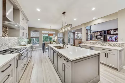 Kitchen - 1639 Annapolis Dr, Glenview, IL 60026 photo 2 of 3