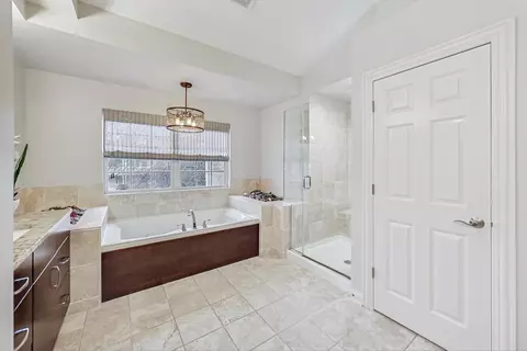 Bath - 1639 Annapolis Dr, Glenview, IL 60026 photo 2 of 2