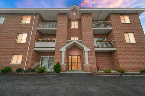7120 W 108th St #3E, Worth, IL 60482