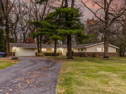 92 Lincolnshire Dr, Lincolnshire, IL 60069