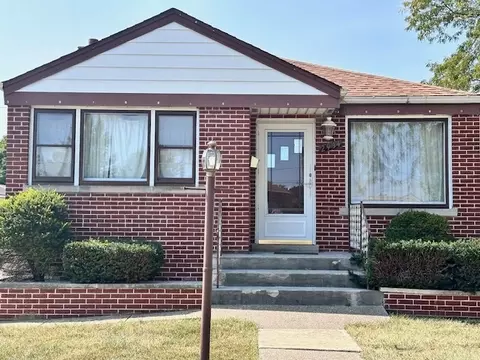 2934 Ernst St, Franklin Park, IL 60131