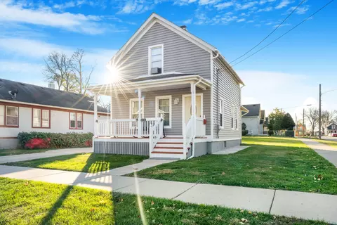 654 Grace St, Elgin, IL 60120