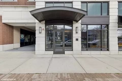 850 Village Center Dr #217, Burr Ridge, IL 60527