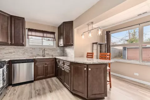 Kitchen - 38 N Highview Ave, Addison, IL 60101 photo 2 of 3
