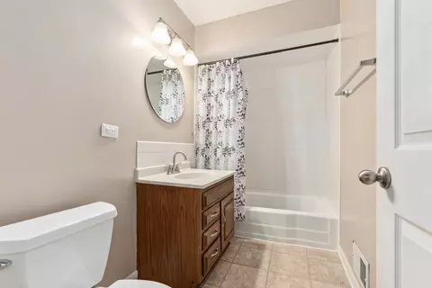 Bath - 38 N Highview Ave, Addison, IL 60101 photo 1 of 1