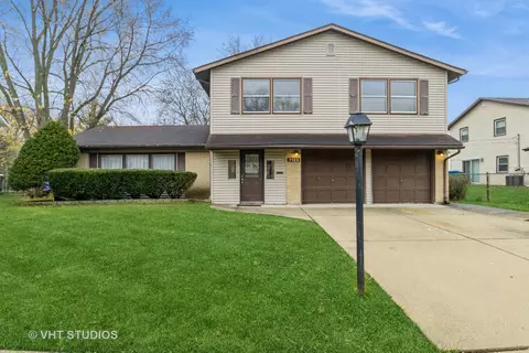 7123 Longmeadow Ln, Hanover Park, IL 60133