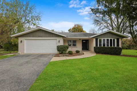 6021 Lenox Ct, Lisle, IL 60532