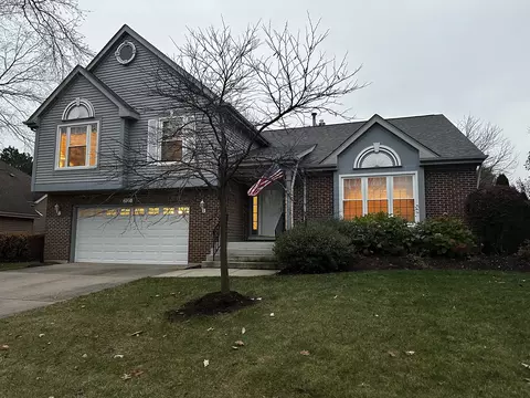 336 Woodside Dr, Bloomingdale, IL 60108