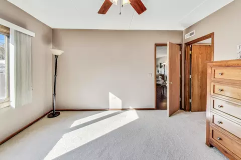 1325 Perry St #203, Des Plaines, IL 60016 photo 25