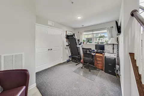 Entry Way - 1185 Colfax Ave, Des Plaines, IL 60016 photo 3 of 4