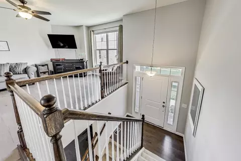 Entry Way - 1185 Colfax Ave, Des Plaines, IL 60016 photo 2 of 4