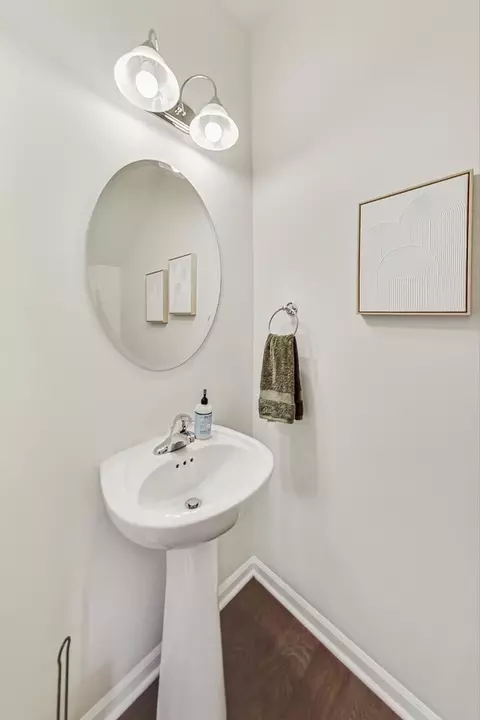 Bath - 1185 Colfax Ave, Des Plaines, IL 60016 photo 1 of 3
