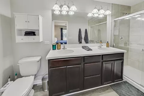 Bath - 1185 Colfax Ave, Des Plaines, IL 60016 photo 2 of 3