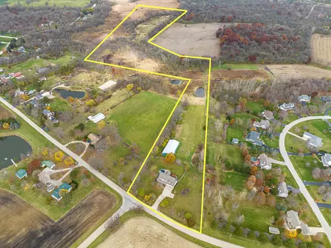 8775 E Highpoint Rd, Yorkville, IL 60560