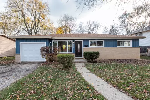 2001 Arthur Dr, Waukegan, IL 60087