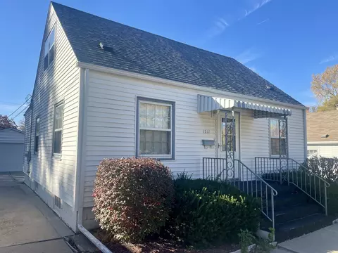 1211 S Independence Ave, Rockford, IL 61102