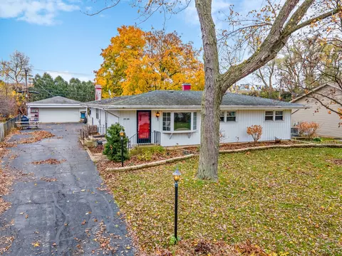 1516 N Ramble Rd, Mchenry, IL 60050