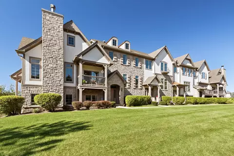 200 Regency Ct #E, Wauconda, IL 60084