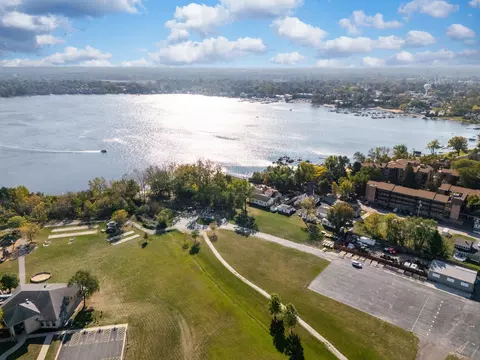 View/Area - 200 Regency Ct #E, Wauconda, IL 60084 photo 4 of 7