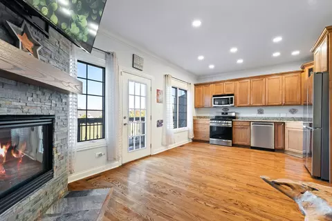 Kitchen - 200 Regency Ct #E, Wauconda, IL 60084 photo 1 of 2