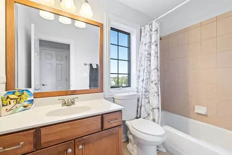 Bath - 200 Regency Ct #E, Wauconda, IL 60084 photo 4 of 4