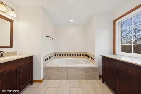 Bath - 1114 Taft Ave, Wheaton, IL 60189 photo 4 of 5