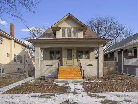 834 N Humphrey Ave, Oak Park, IL 60302