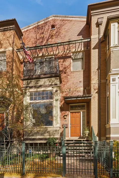 1224 W Bryn Mawr Ave, Chicago, IL 60660