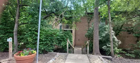 6010 Forest View Rd #1A, Lisle, IL 60532