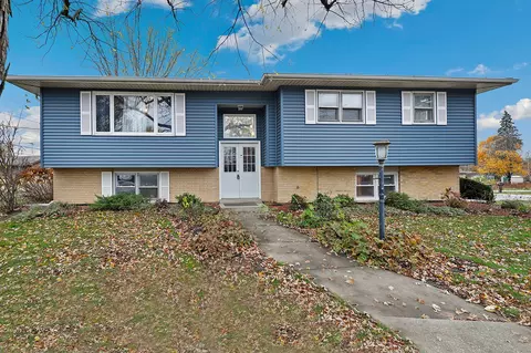 412 E 78th Pl, Merrillville, IN 46410