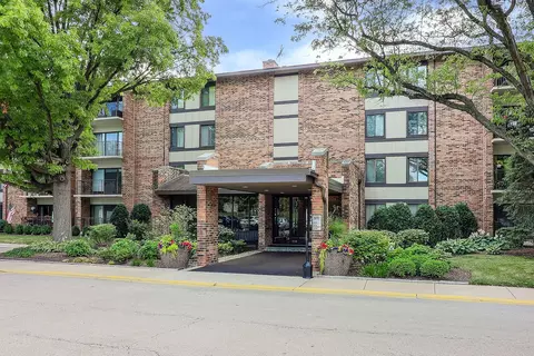 301 Lake Hinsdale Dr #108, Willowbrook, IL 60527