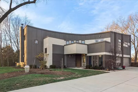 1116 Woodcrest Dr, Downers Grove, IL 60516
