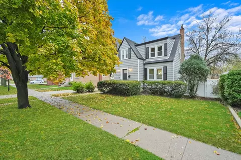 9213 S Trumbull Ave, Evergreen Park, IL 60805