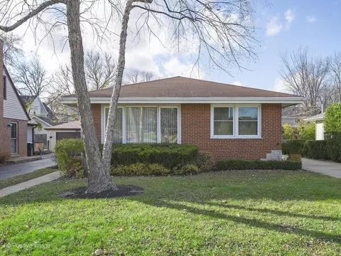 124 Harlem Ave, Glenview, IL 60025