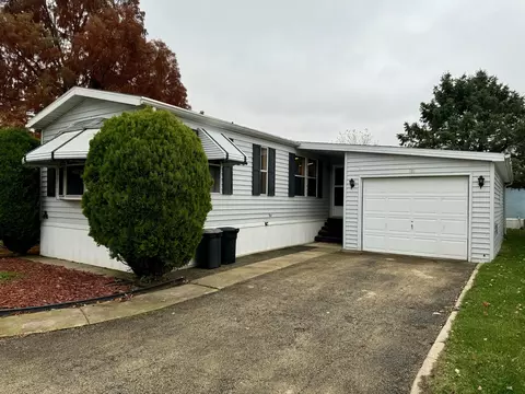 161 Maple Ln, Manteno, IL 60950