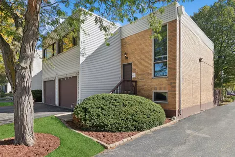 947 Spring Mill Dr, Hoffman Estates, IL 60169