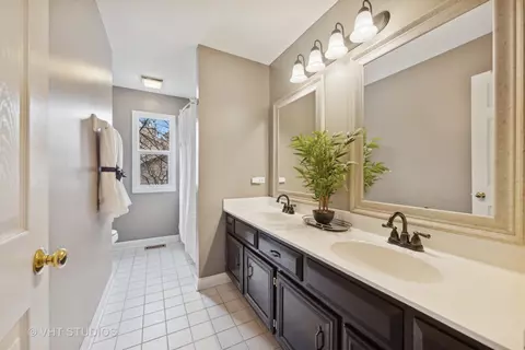 Bath - 2244 Brookside Ct, Aurora, IL 60502 photo 2 of 3