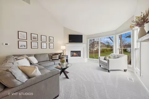 Living - 2244 Brookside Ct, Aurora, IL 60502 photo 2 of 3